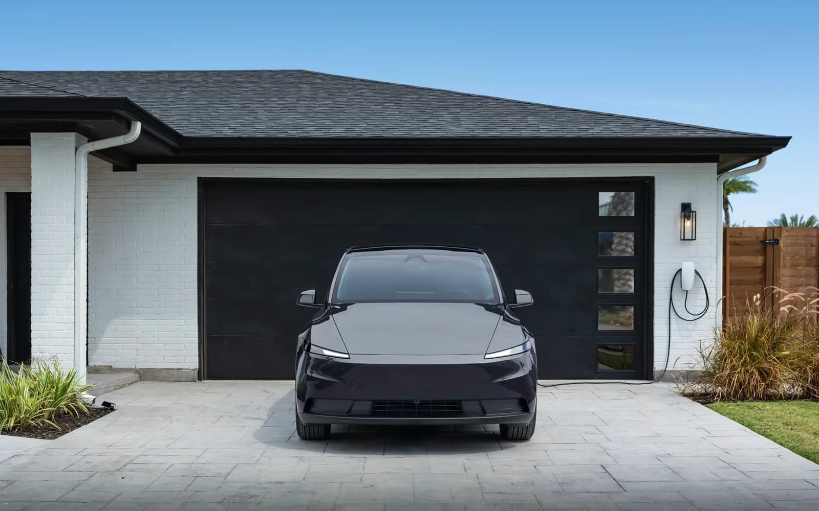 Скільки заряджається Tesla: від 220 В до Supercharger